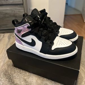 2022 Air Jordan 1 Mid SE GS 'Zen Master' Preschool
Size 13.5